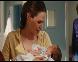 Juno Vanessa (Jennifer Garner) with her adopted child.